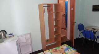Гостевой дом Inn Uytnaya Рыбачье Двухместный номер с 2 отдельными кроватями и собственной ванной комнатой-1